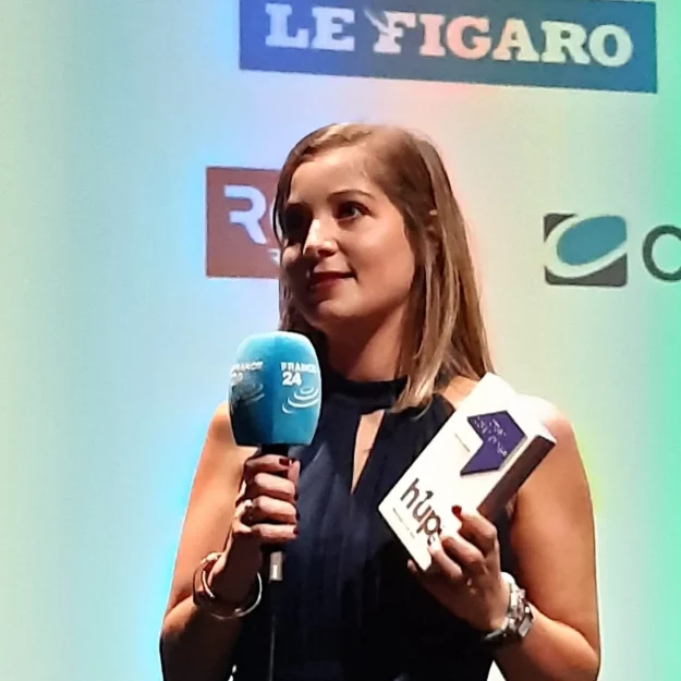 Dora BLASBERG reçoit le Trophée H'Up Entrepreneur catégorie "Créateur en Herbe"
