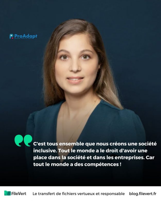 Photographie de Dora Blasberg, Présidente de ProAdapt utilisée pour l'interview avec FileVert. Il y a une citation qui dit que tout le monde doit avoir une place dans la société et les entreprises.
